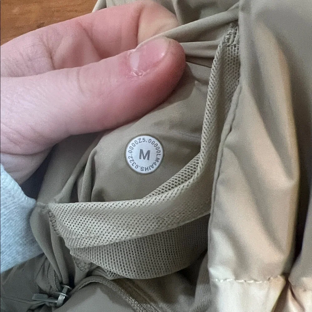 3. Lululemon Men’s Medium Vest Tan - Picture 7 of 9
